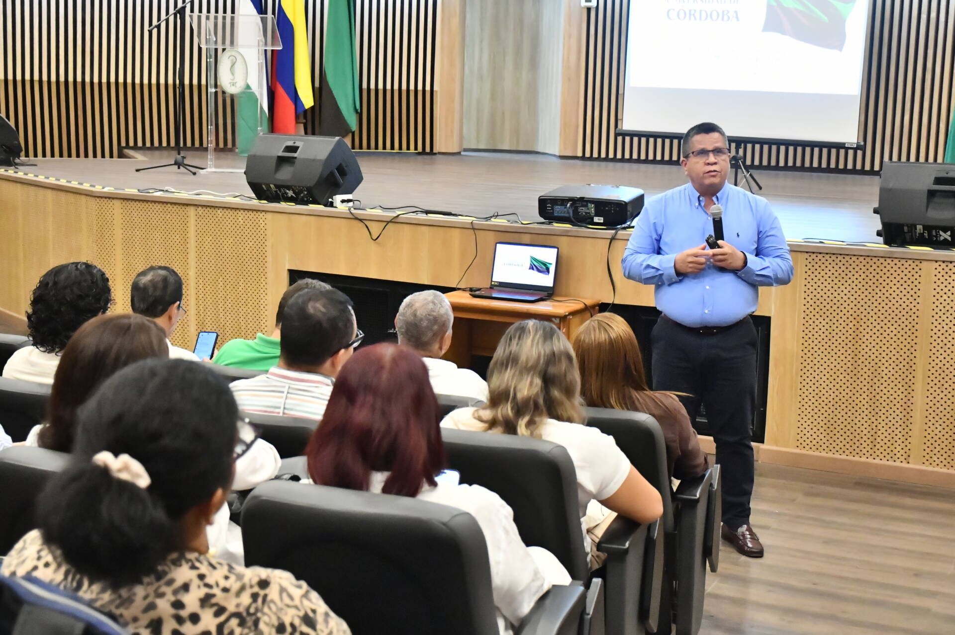 El rector Jairo El rector Jairo Torres Oviedo lideró los encuentros con docentes en las siete facultades, en un ejercicio de diagnóstico, rendición de cuentas y diálogo que permitió revisar avances y proyectar nuevas apuestas para la Universidad de Córdoba.