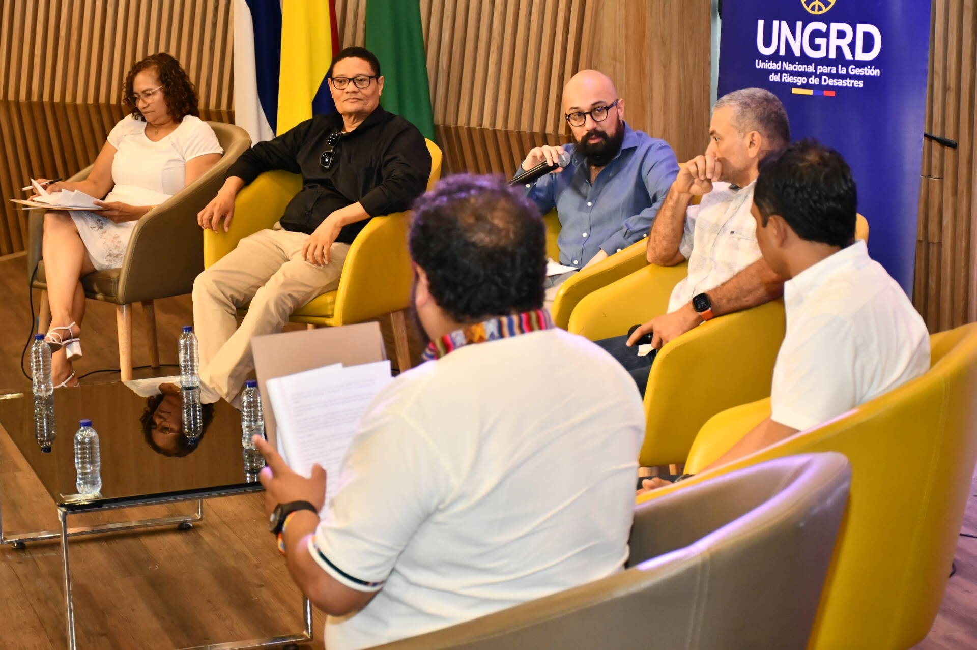 Academia, Gobierno y territorios se encontraron en Unicórdoba para plantear soluciones frente a la crisis por el frente frío, en un espacio de diálogo que conectó el conocimiento con las realidades de las comunidades afectadas.
