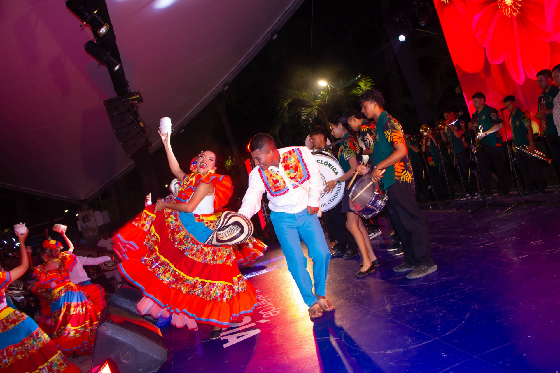 Gran parte del talento artístico de los estudiantes de la Unicórdoba se volcó al teatrino de la ronda del Sinú, en Montería, la noche del sábado 11 de abril.
