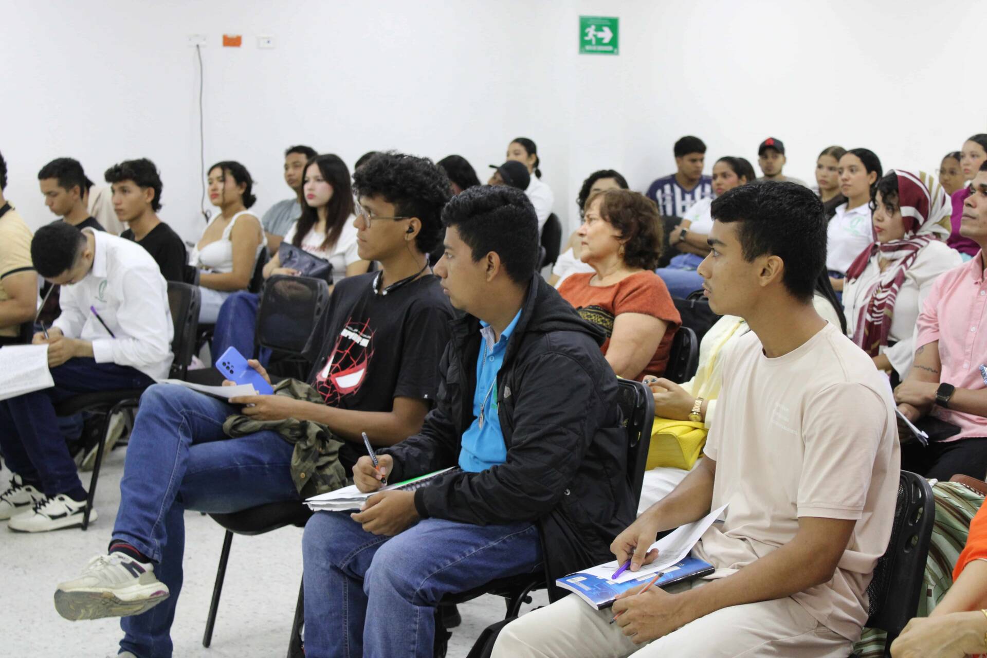 El I Coloquio Internacional se desarrolló durante dos jornadas académicas con participación de estudiantes, docentes e investigadores de distintas áreas del conocimiento.