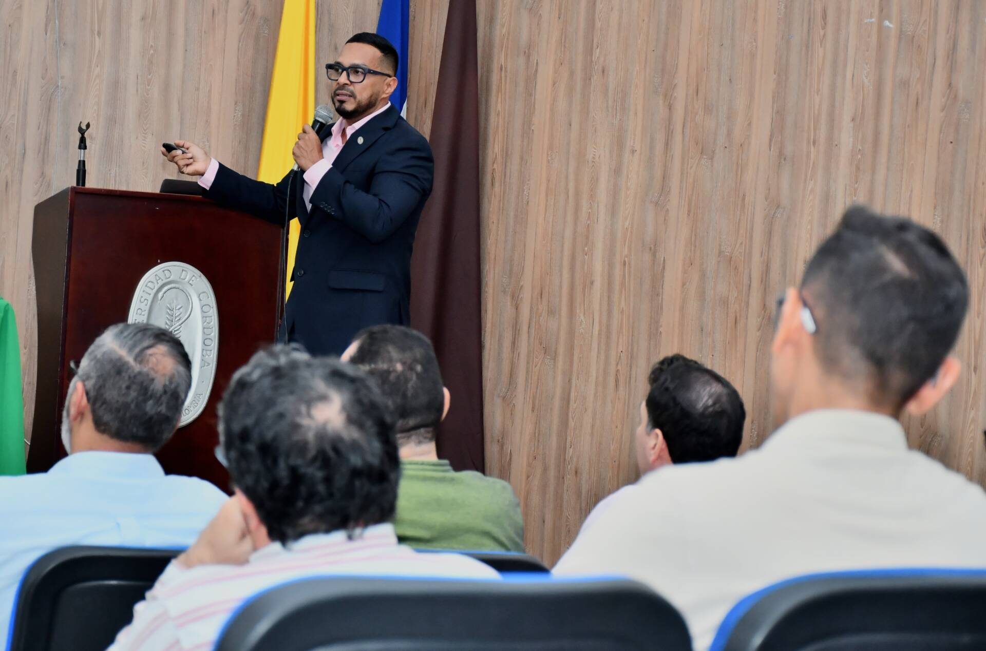 La conferencia del profesor Carrascal Velásquez convocó a estudiantes, directivos y funcionarios de esta alma mater.
