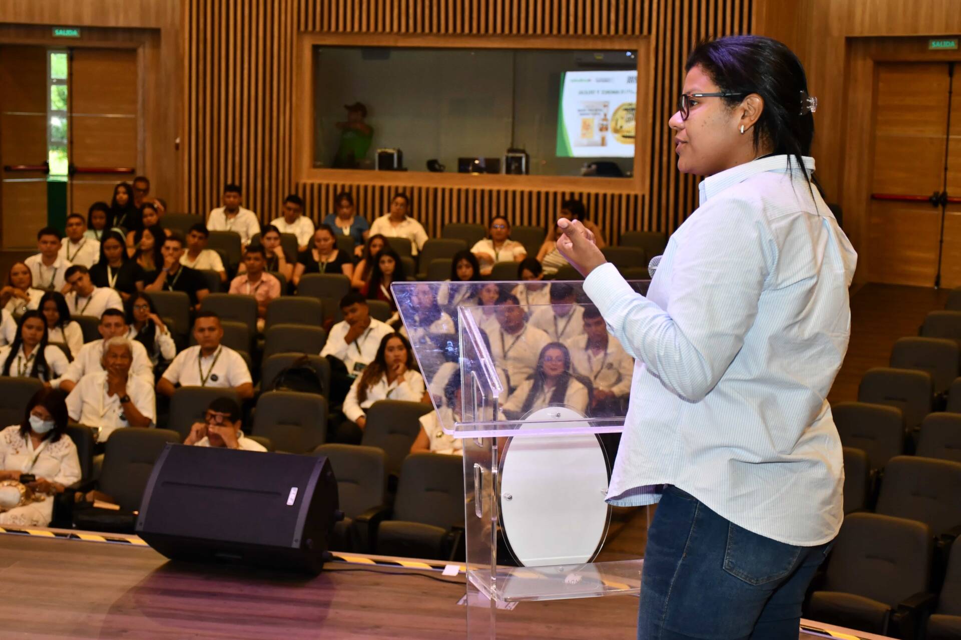 El evento se desarrolla en dos escenarios, auditorio Cultural, lugar de desarrollo Montería y parque Los Mangos, lugar de desarrollo Berástegui, donde tradicionalmente se exhiben los nuevos productos.