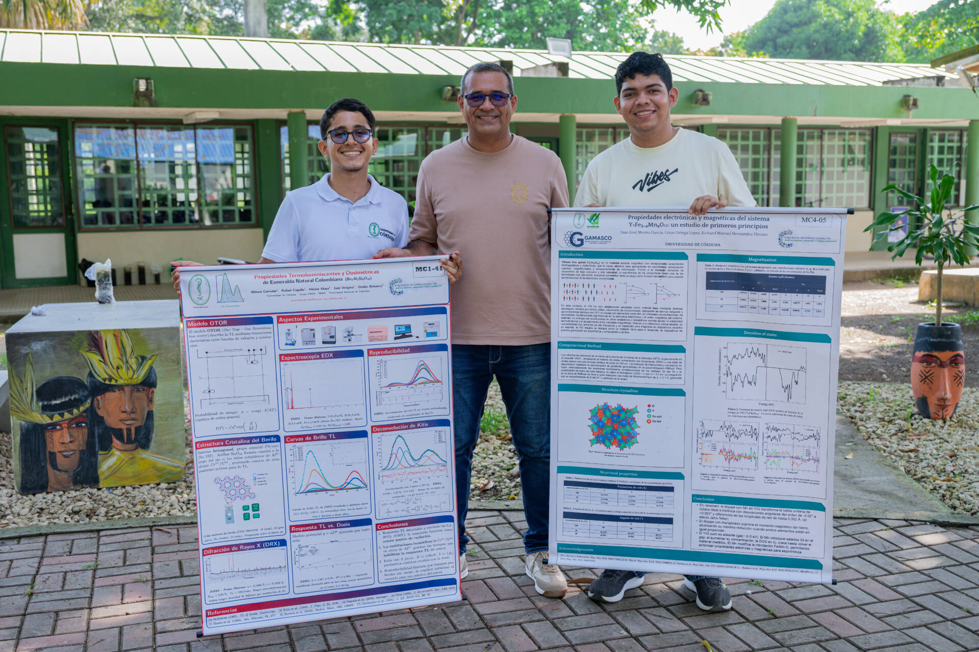 Wilson Corredor Doria y Juan Mestra García, estudiantes de décimo semestre del programa de Física de la Universidad de Córdoba, obtuvieron el segundo y cuarto lugar, respectivamente, en la socialización de pósteres de la línea de materiales condensados durante el Congreso Internacional de Ciencias Físicas, Sensores y Medioambiente.