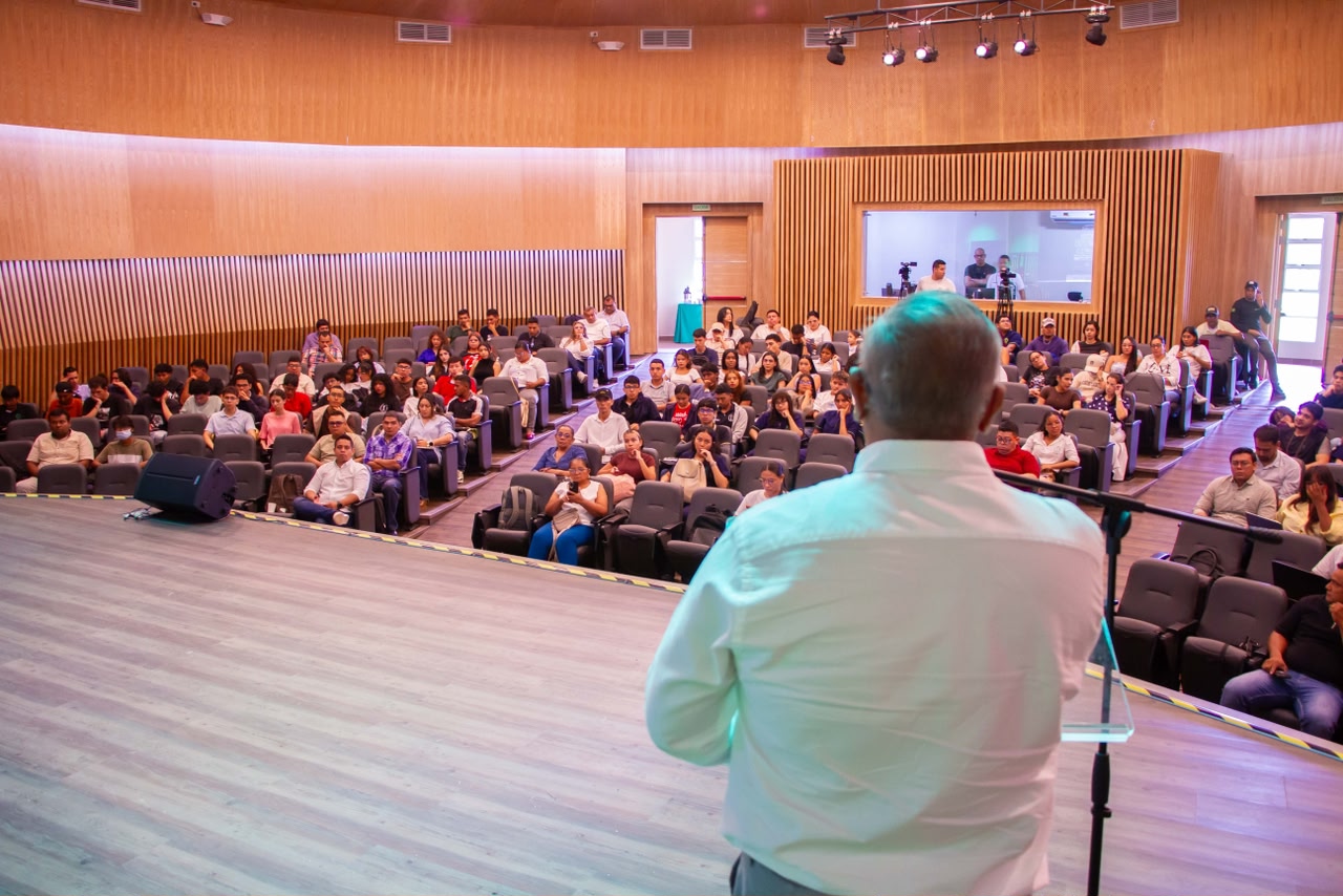 Durante la jornada académica se abordaron temas relacionados con Educación 4.0, transformación digital, modelos de financiamiento para ecosistemas de innovación y herramientas tecnológicas.