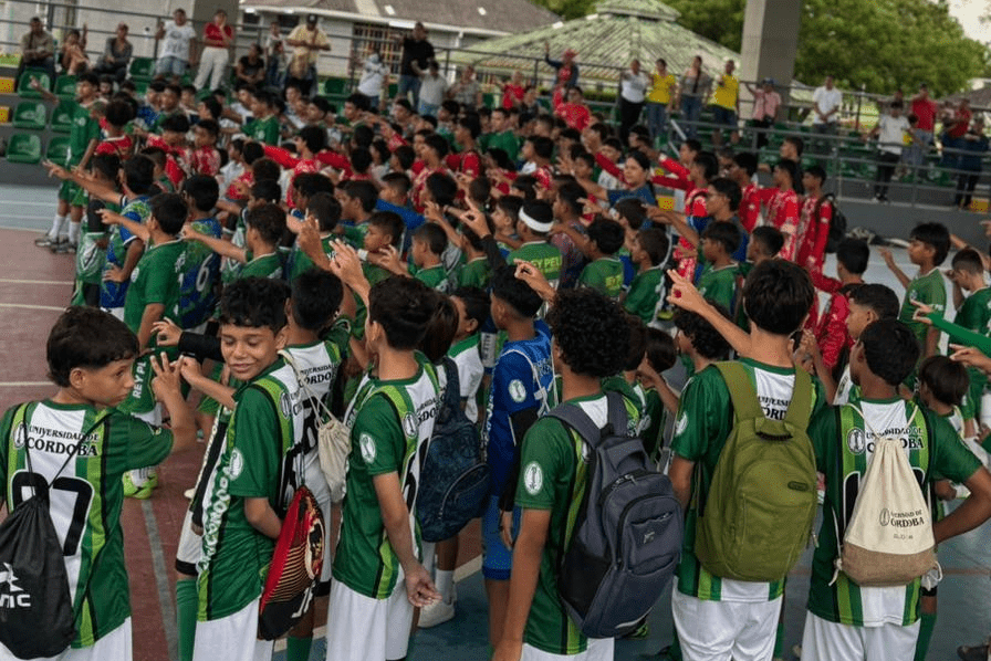 Durante el certamen deportivo, los asistentes participaron en actividades fundamentadas en la metodología del Neurofútbol, propuesta innovadora que combina la práctica de la disciplina deportiva y el fortalecimiento de habilidades cognitivas.