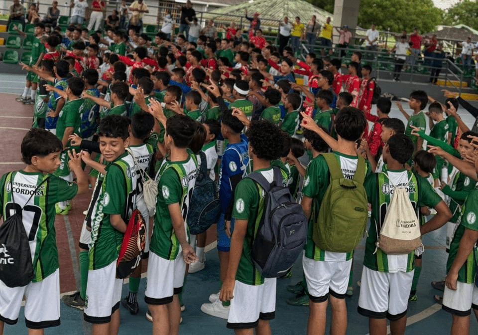 Durante el certamen deportivo, los asistentes participaron en actividades fundamentadas en la metodología del Neurofútbol, propuesta innovadora que combina la práctica de la disciplina deportiva y el fortalecimiento de habilidades cognitivas.