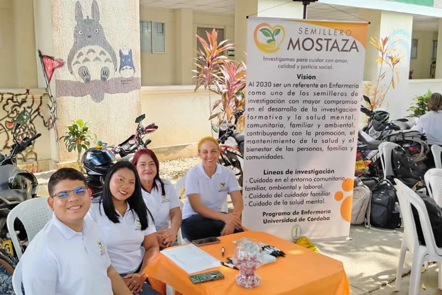 Estudiantes y docentes del Semillero de Investigación Mostaza socializaron los resultados del estudio sobre riesgo psicosocial y factores de protección en adolescentes de la Universidad de Córdoba, una investigación que aporta nuevas herramientas para fortalecer el acompañamiento que se realiza desde Bienestar Institucional.