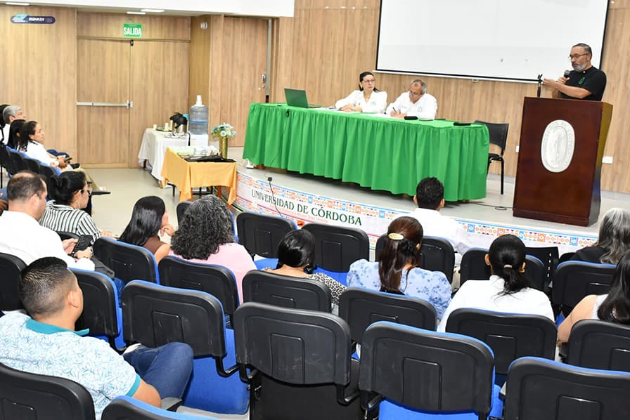 Investigadores, directivos universitarios y representantes de tres instituciones prestadoras de servicios de salud participaron en la clausura del proyecto liderado por la Universidad de Córdoba, que fortaleció la gestión del talento humano mediante procesos de formación y acompañamiento.