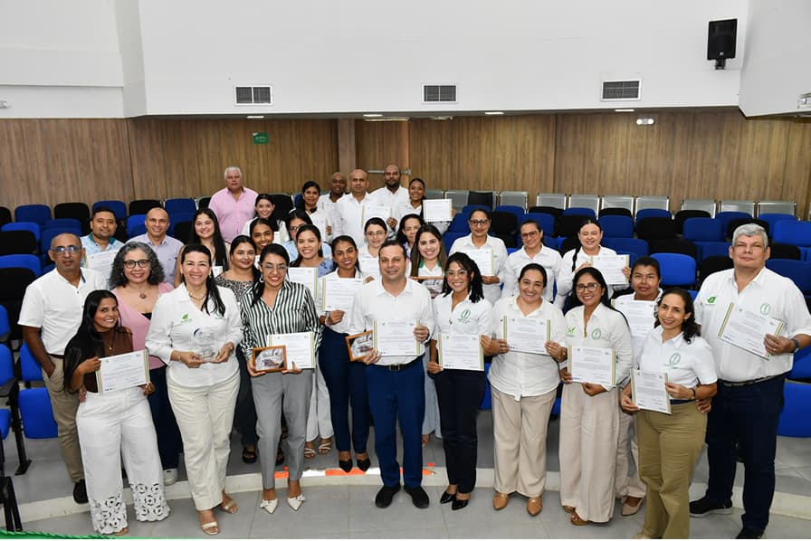 Investigadores, directivos universitarios y representantes de tres instituciones prestadoras de servicios de salud participaron en la clausura del proyecto liderado por la Universidad de Córdoba, que fortaleció la gestión del talento humano mediante procesos de formación y acompañamiento.