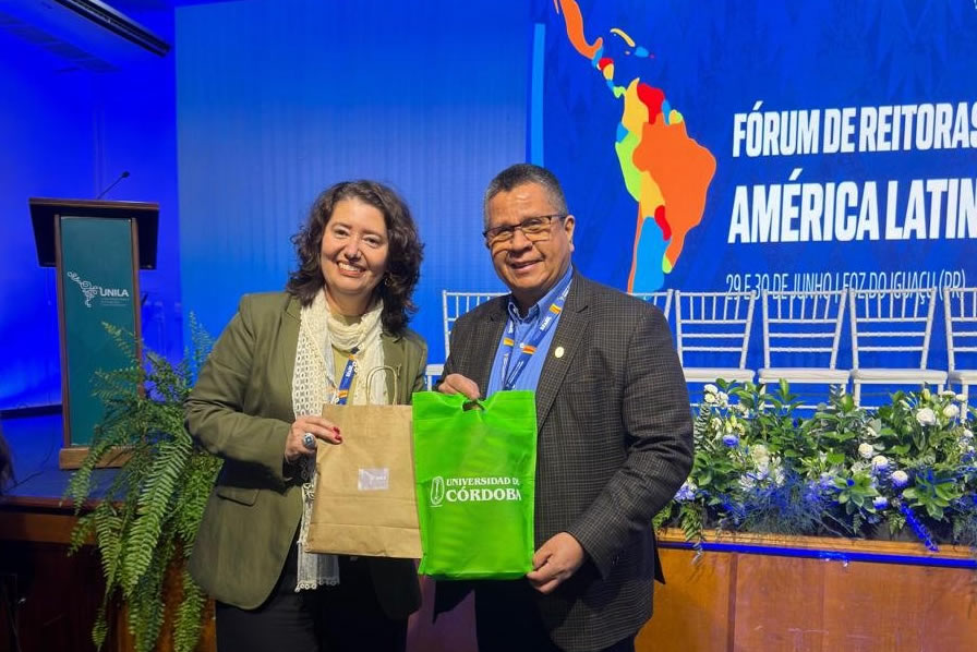 El rector de Unicórdoba, profesor Jairo Torres, junto a la rectora de la universidad anfitriona en Brasil, Dra. Diana Araujo Pereira.