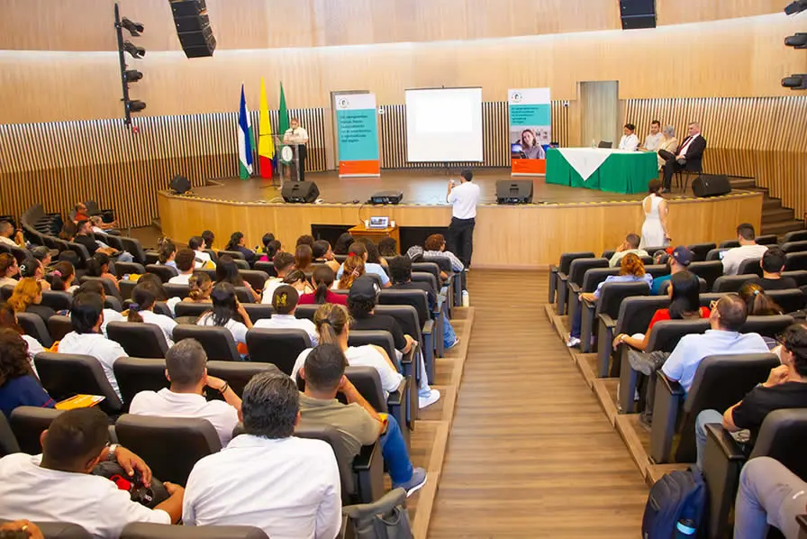 El Centro de Idiomas de la Universidad de Córdoba promueve espacios de formación y actualización para fortalecer la enseñanza y el aprendizaje de lenguas extranjeras. A través de alianzas como la que mantiene con Cambridge University Press and Assessment, ofrece capacitación y recursos para docentes, estudiantes y profesionales de la región.