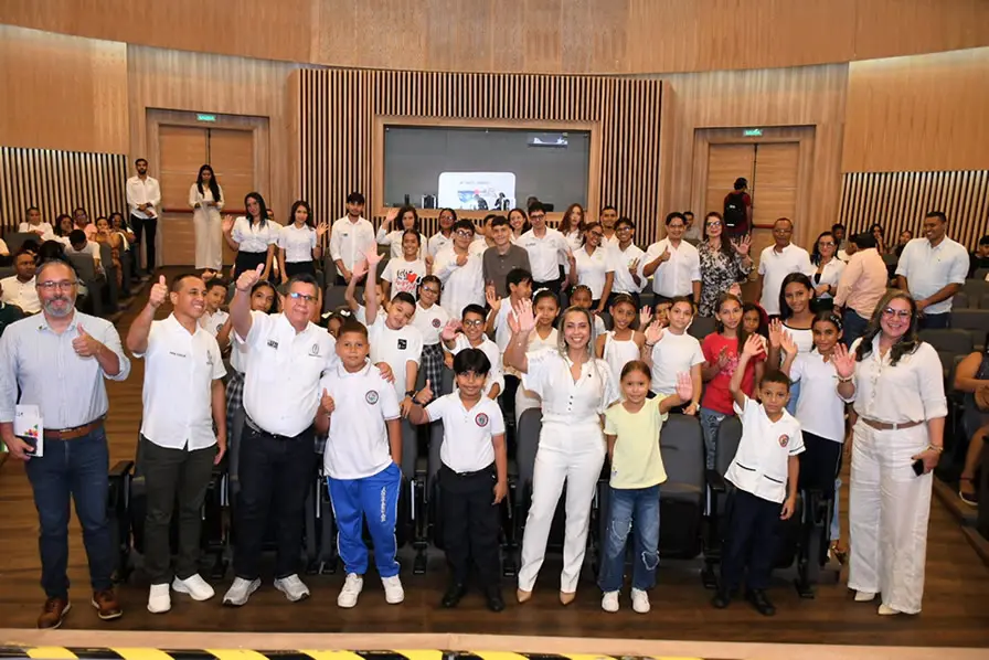 La alianza permitirá que niños y niñas de cuatro instituciones educativas públicas accedan gratuitamente a formación en inglés y fortalece la apuesta por una Córdoba bilingüe.