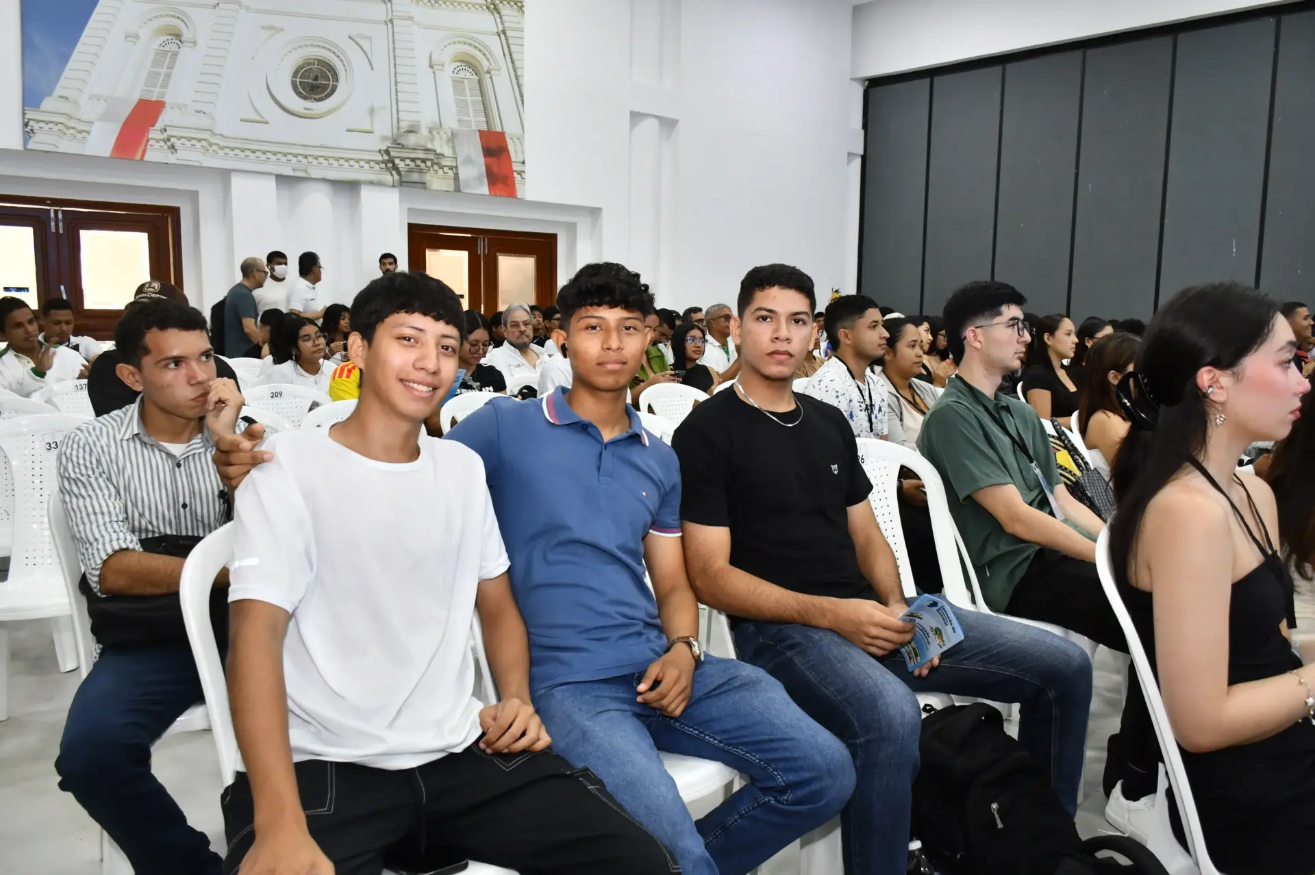 Más de 1.200 estudiantes de 50 instituciones de educación superior participan en el CONASIE 2026, que se realiza hasta el 25 de septiembre en la Universidad de Córdoba. El encuentro de ciencia e investigación coincide con los XXV Juegos Deportivos y IX Encuentro Cultural de Sintraunicol, que reúne cerca de 3.000 visitantes y aporta a la dinámica económica de Montería.
