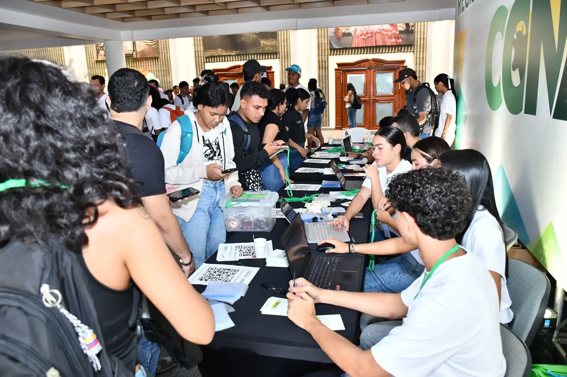 Más de mil estudiantes de 50 universidades llegarán a Unicórdoba para compartir sus investigaciones en el CONASIE 2026, un encuentro que pone la ciencia, la innovación y el emprendimiento en el centro.
