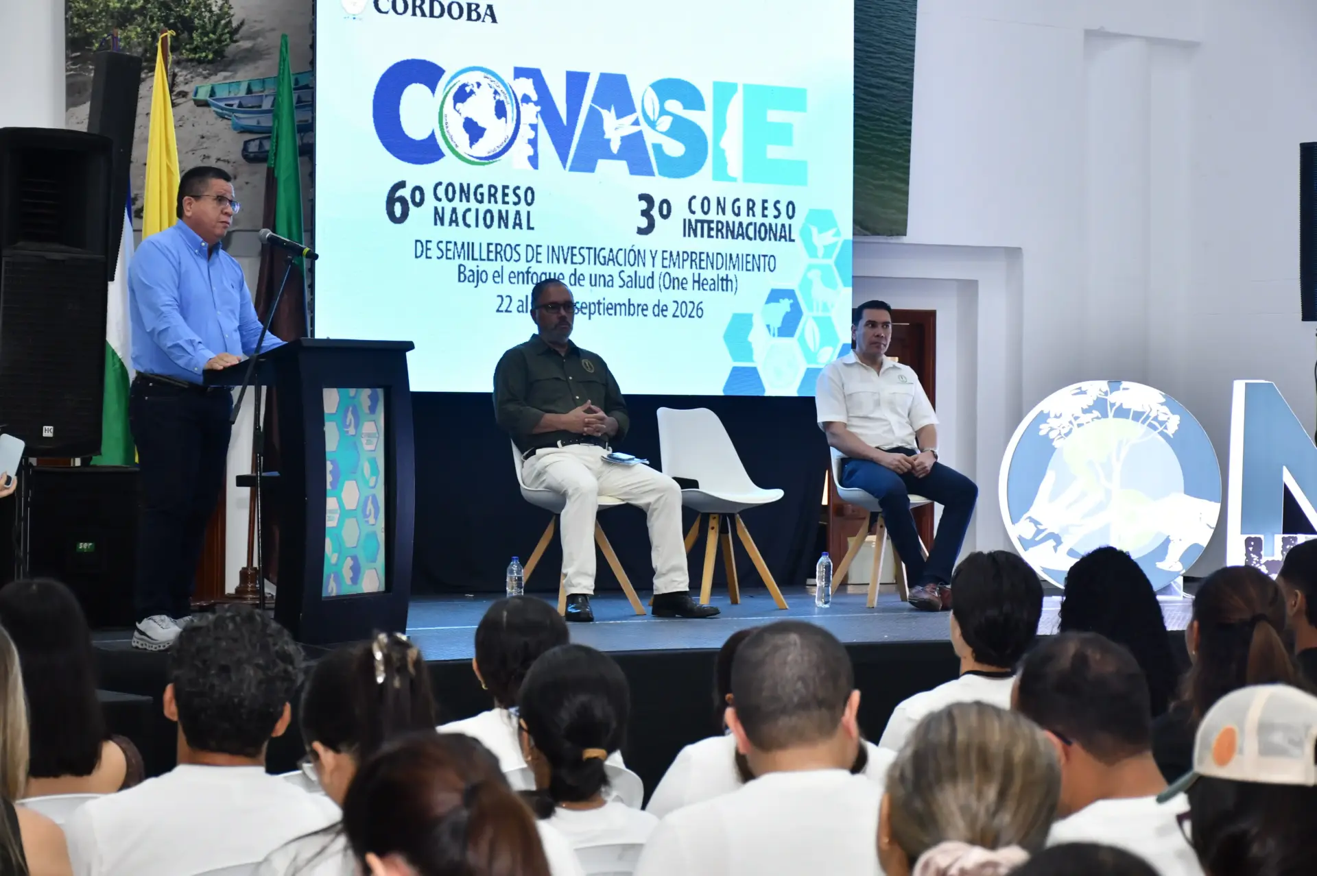 Más de 1.200 estudiantes de 50 instituciones de educación superior participan en el CONASIE 2026, que se realiza hasta el 25 de septiembre en la Universidad de Córdoba. El encuentro de ciencia e investigación coincide con los XXV Juegos Deportivos y IX Encuentro Cultural de Sintraunicol, que reúne cerca de 3.000 visitantes y aporta a la dinámica económica de Montería.