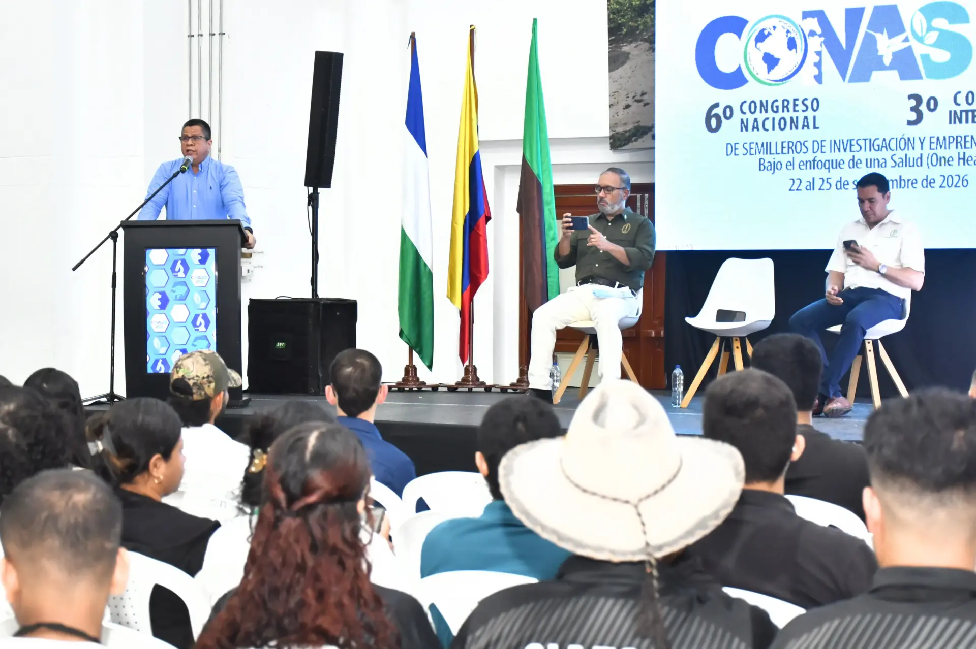 Más de 1.200 estudiantes de 50 instituciones de educación superior participan en el CONASIE 2026, que se realiza hasta el 25 de septiembre en la Universidad de Córdoba. El encuentro de ciencia e investigación coincide con los XXV Juegos Deportivos y IX Encuentro Cultural de Sintraunicol, que reúne cerca de 3.000 visitantes y aporta a la dinámica económica de Montería.