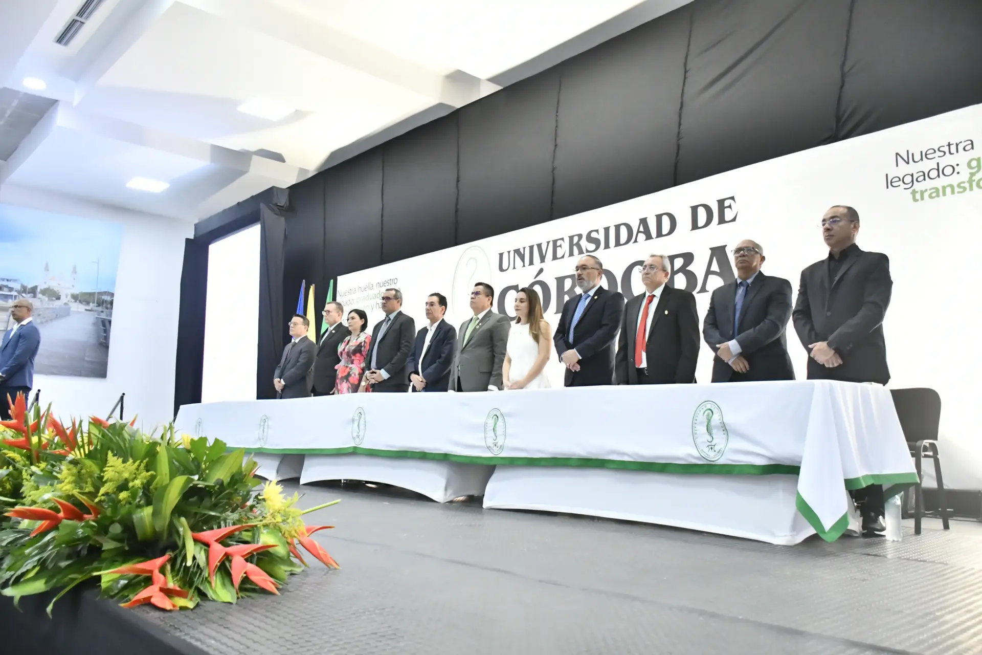 Estudiantes de la Universidad de Córdoba celebran junto a sus familiares la obtención de sus títulos profesionales durante las jornadas de grados que se realizan este 9 y 10 de septiembre en el Centro de Convenciones de la institución.