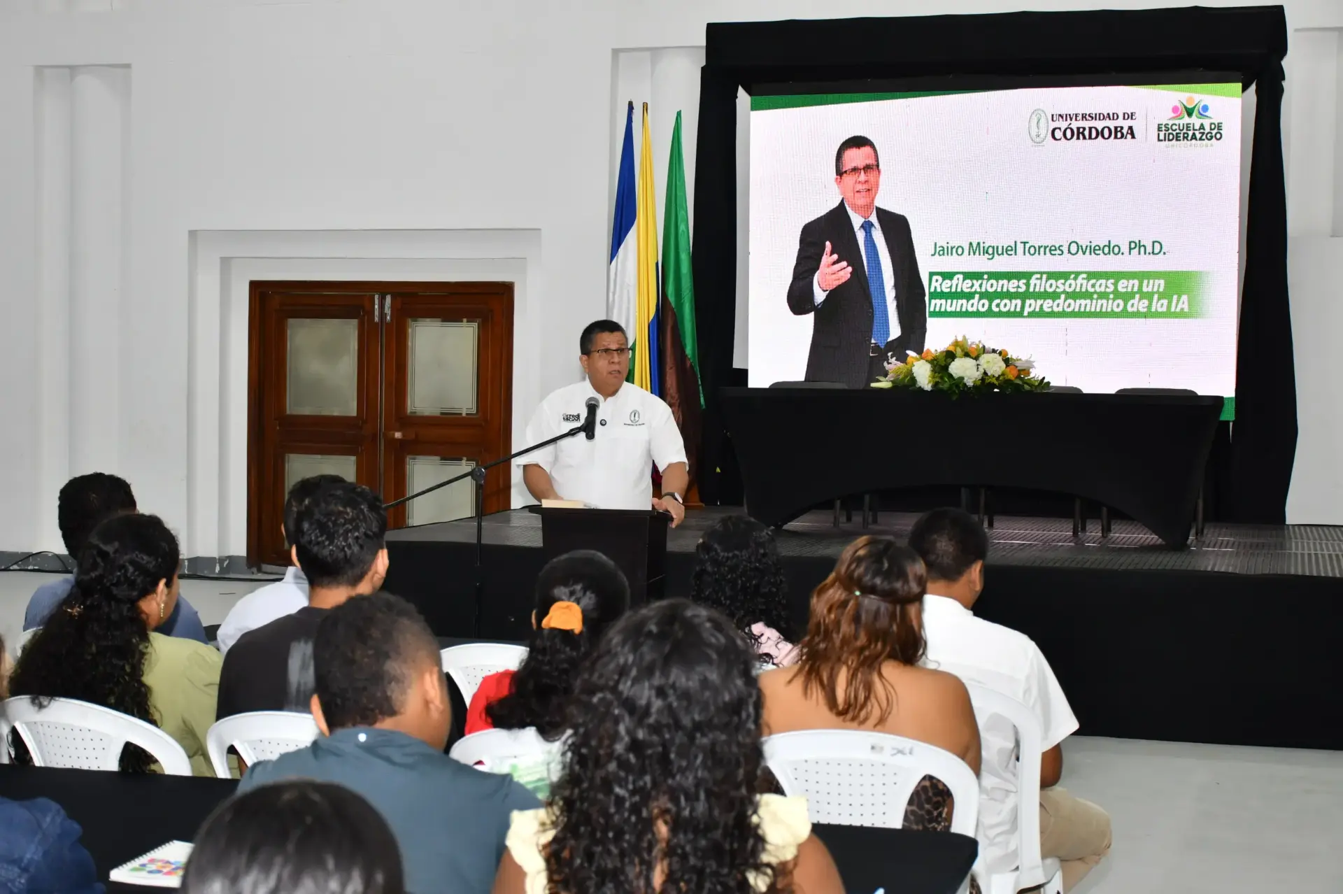 Cerca de 400 estudiantes participan este sábado en el Centro de Convenciones de Montería en el lanzamiento de la Escuela de Liderazgo y en el inicio de la segunda versión del Diplomado Liderazgo Transformacional con Proyección Social.