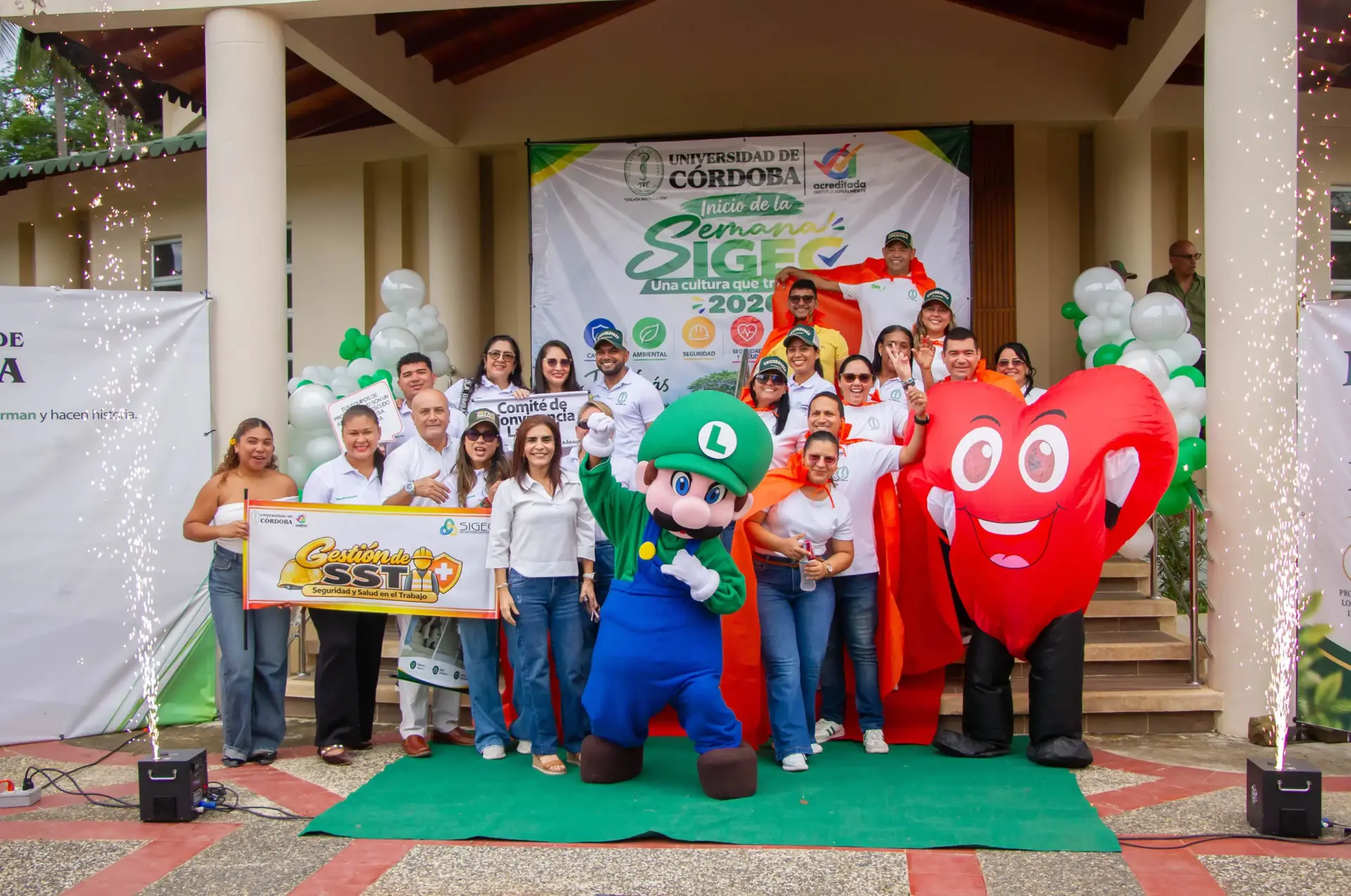 La comunidad universitaria participó en la caminata de apertura de la Semana del SIGEC, que continuó con la conferencia sobre calidad y enfoque de procesos en el Auditorio Cultural de Unicórdoba.