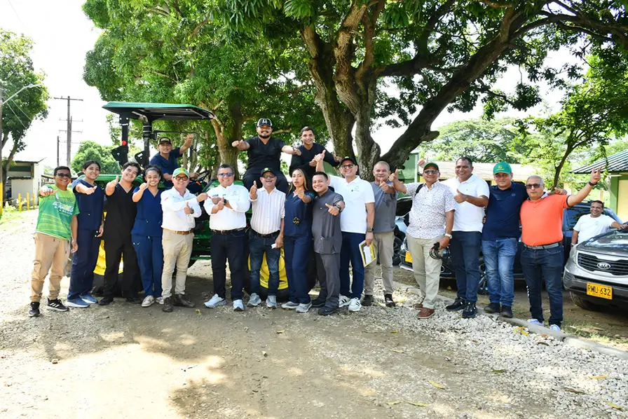 El tractor se suma al parque automotor de la actividad agropecuaria en Unicórdoba.