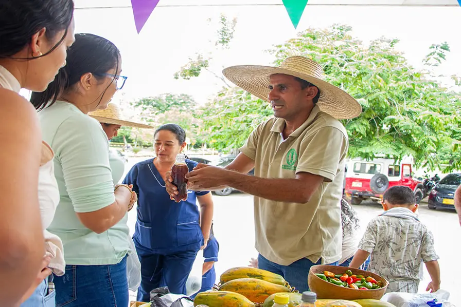 Los productos frescos del campo monteriano se ofrecieron en Unicórdoba, en una muestra más de la unión entre la academia y los pequeños productores agropecuarios.
