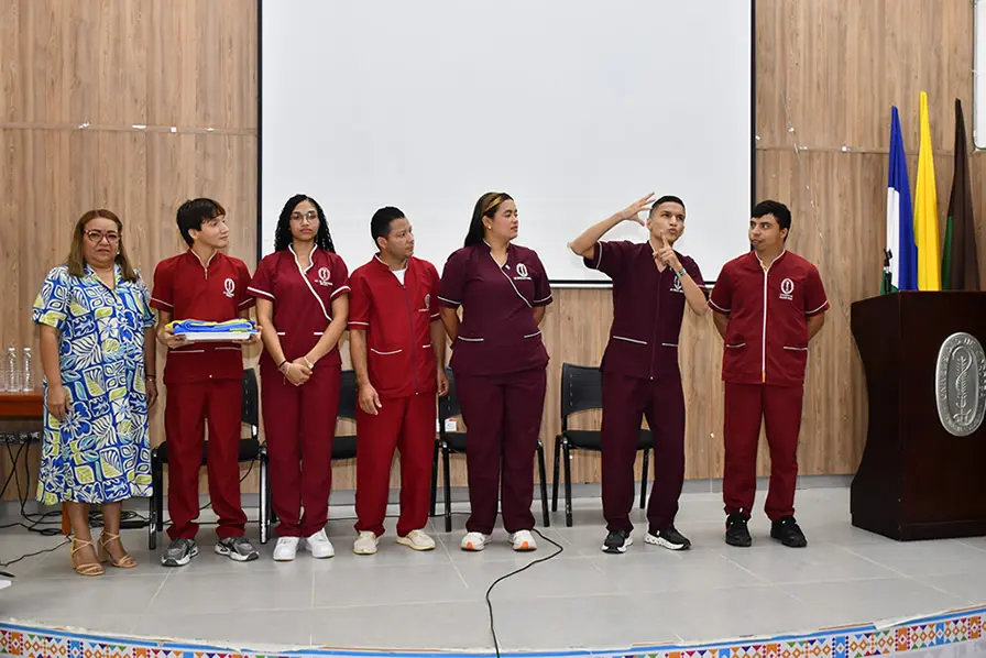 La política de inclusión de la Universidad de Córdoba acompaña la formación de estudiantes sordos, quienes cuentan con intérpretes de Lengua de Señas Colombiana durante sus clases y con el respaldo de Bienestar Institucional.