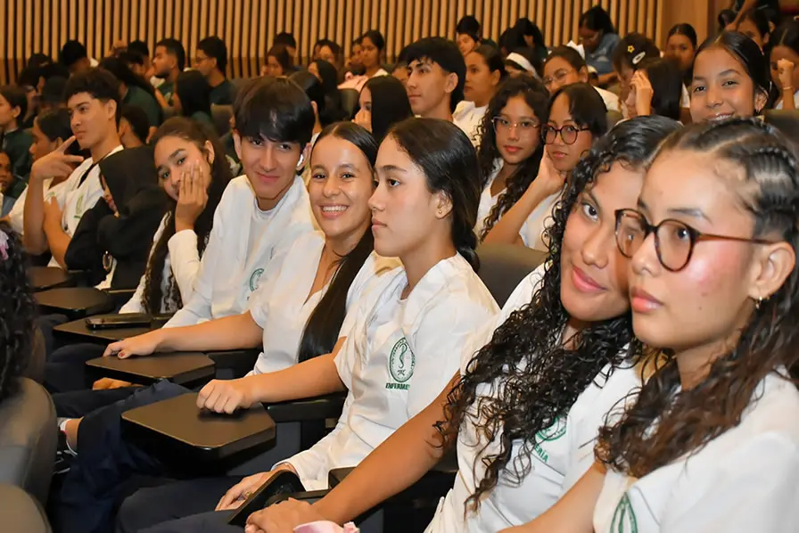 La Universidad de Córdoba es sede de la III Convención Internacional en Ciencias de la Salud, un encuentro que reúne distintas disciplinas para analizar los avances científicos y los retos actuales del sector. En la apertura, el rector Jairo Torres Oviedo destacó la importancia del diálogo interdisciplinario y de formar profesionales capaces de poner el conocimiento al servicio de las necesidades de la sociedad..