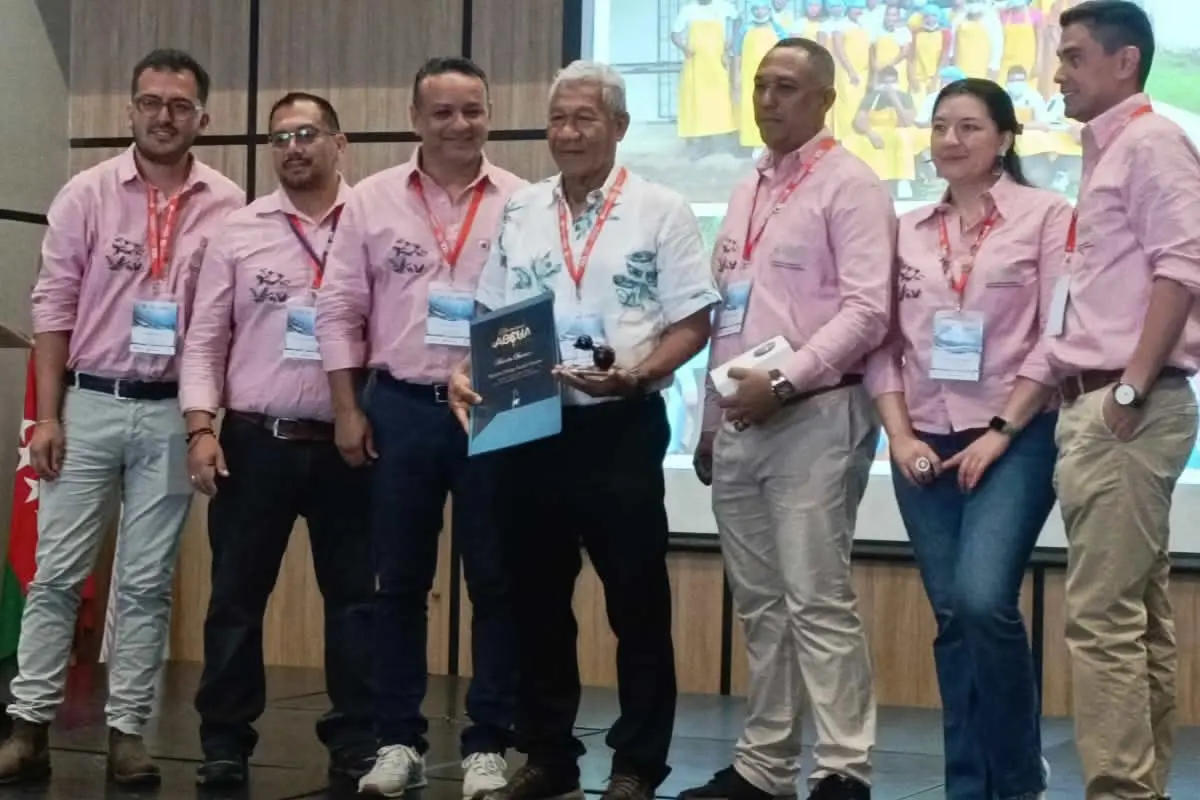 Con 22 estudiantes y un equipo de docentes investigadores, Unicórdoba participa en el encuentro nacional que congrega a expertos en cultivo de peces, reproducción y alimentación de especies acuáticas. En el marco del evento, el profesor Robinson Rosado Cárcamo recibió el Reconocimiento Maestro Itsaruwa por sus aportes a la acuicultura colombiana.