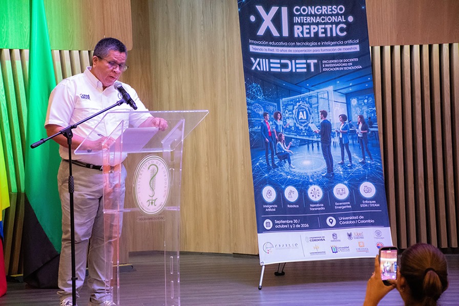 El rector de Unicórdoba, profesor, Jairo Torres Oviedo, durante la instalación del congreso este miércoles en el auditorio Cultural de la alma mater.