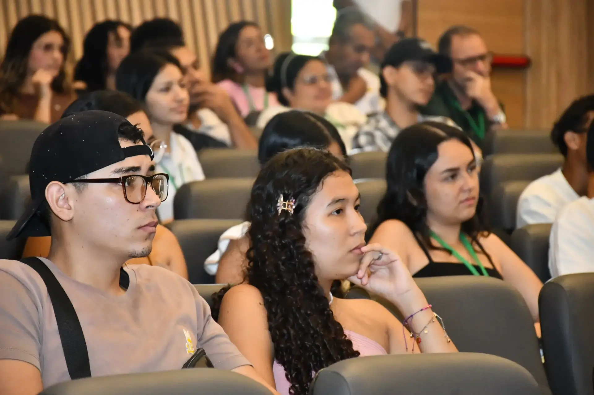 El X Encuentro Regional de Ciencias Físicas y I Congreso Internacional de Ciencias Físicas es un espacio para compartir investigaciones y fortalecer la cooperación científica en áreas como física de materiales, astrofísica, física de partículas, nanotecnología y física médica.