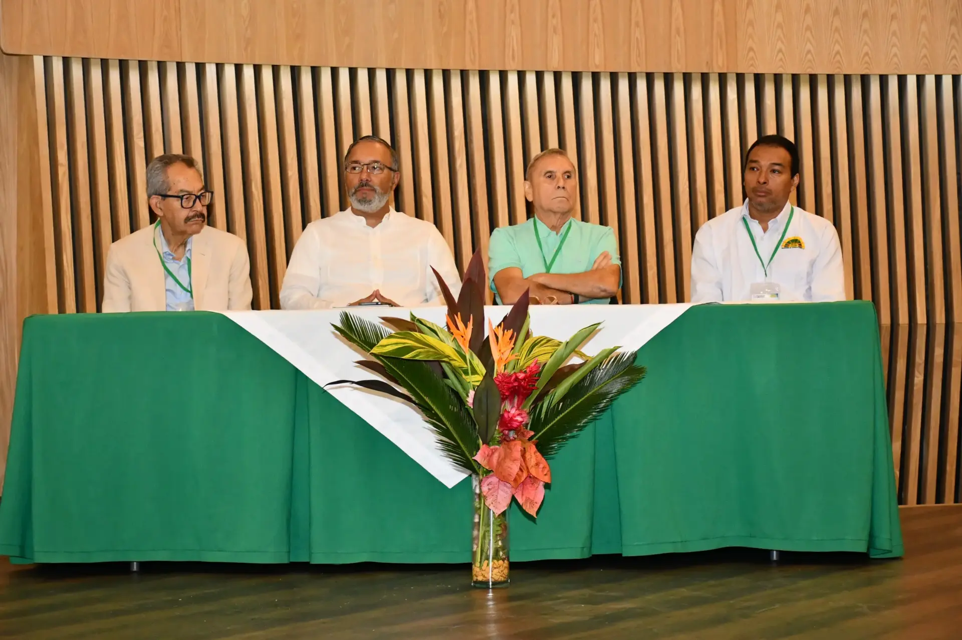 El X Encuentro Regional de Ciencias Físicas y I Congreso Internacional de Ciencias Físicas es un espacio para compartir investigaciones y fortalecer la cooperación científica en áreas como física de materiales, astrofísica, física de partículas, nanotecnología y física médica.