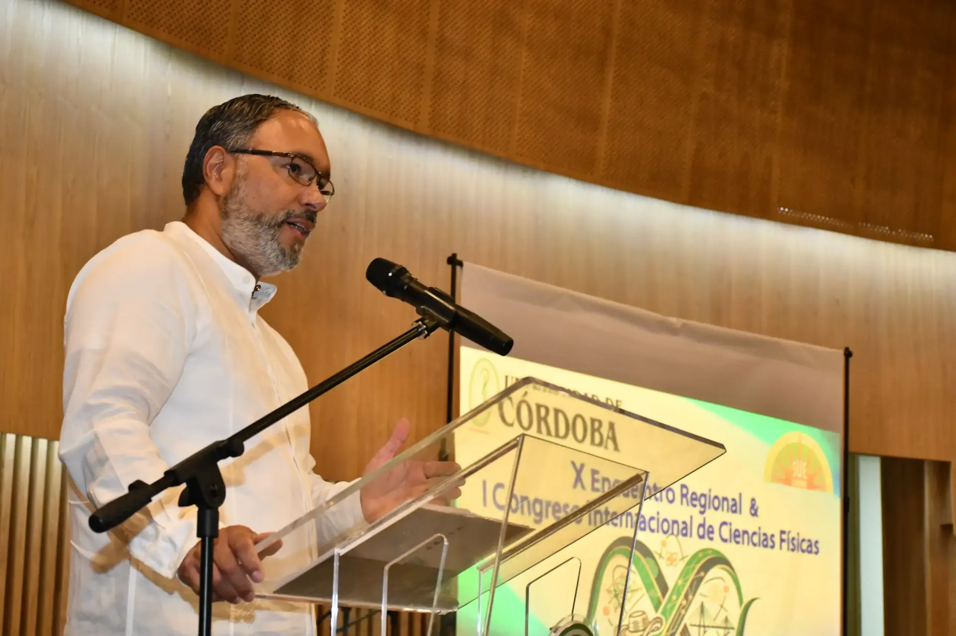 El X Encuentro Regional de Ciencias Físicas y I Congreso Internacional de Ciencias Físicas es un espacio para compartir investigaciones y fortalecer la cooperación científica en áreas como física de materiales, astrofísica, física de partículas, nanotecnología y física médica.