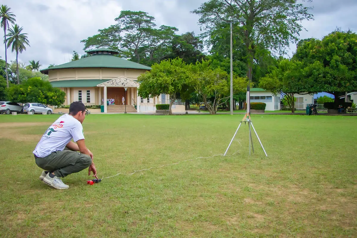 Seis estudiantes de Ingeniería Mecánica integran URT Unicórdoba Rocket Team, equipo que representará a la Universidad de Córdoba en un evento nacional de cohetería deportiva, en noviembre, en Santa Fe de Antioquia. El proyecto combina diseño mecánico, aerodinámica, electrónica y telemetría.